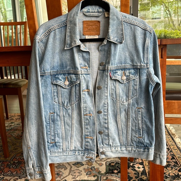 Excellent condition Levi’s light wash Jean jacket relaxed fit - Picture 1 of 4